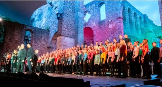 Concerto da Escola pública Alemã Gesamtschule Obersberg Bad Hersfeld e lanche convivio 1 (002)FOTO